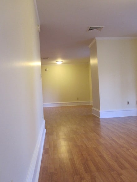 Building Photo - 326 College St
