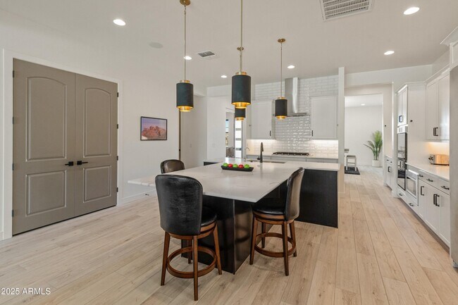 Building Photo - 4236 E Whisper Rock Trl