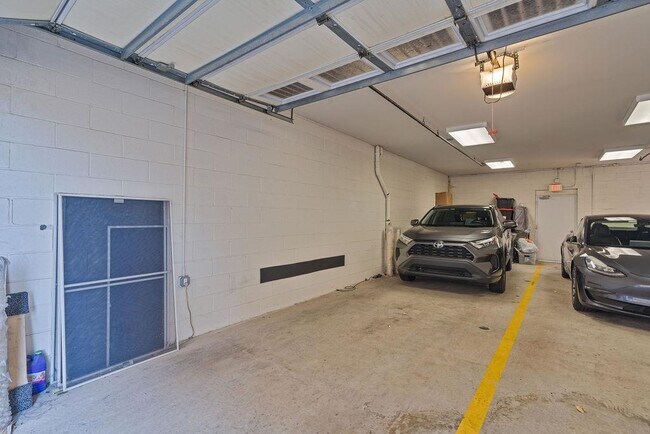 Building Photo - 620 38th St