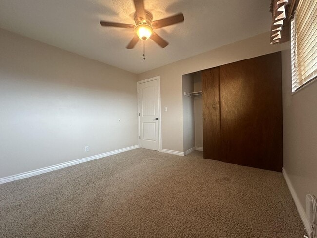 Building Photo - Cute country home available!