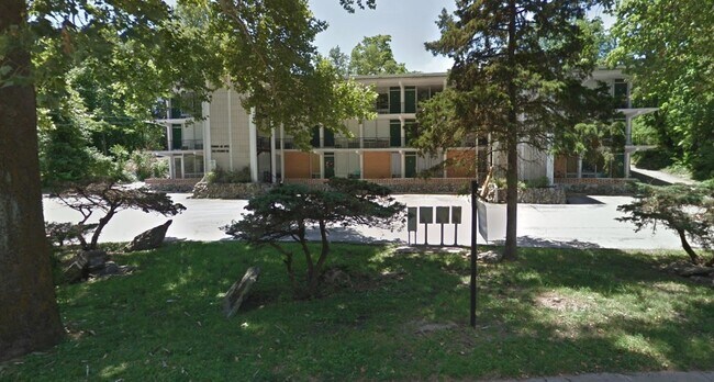 Primary Photo - 1BR/1BA Main Level Unit Short Distance to ...