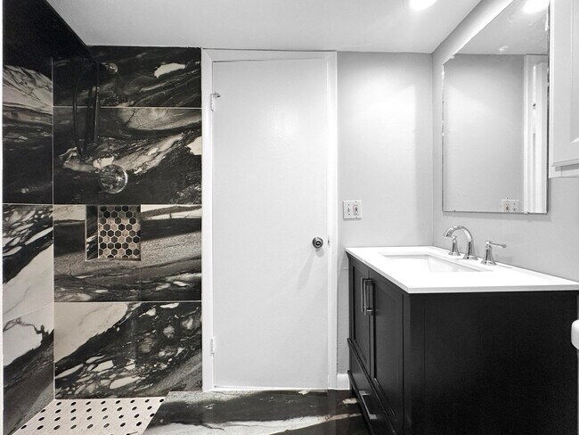 Building Photo - 166 Lake Arbor Dr