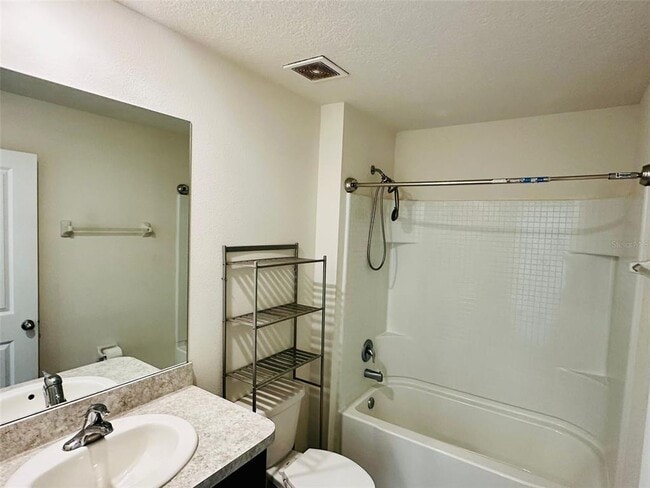 Building Photo - 668 SE 65th Ave