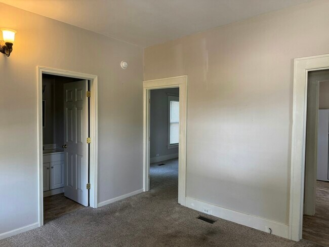Building Photo - 518 Crowell St