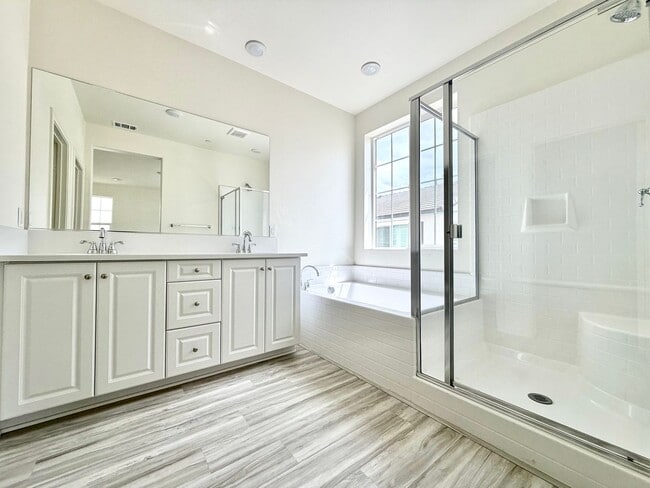 Building Photo - Iris Park Gem | 4 Bedrooms, Loft, and Modern Upgrades Throughout