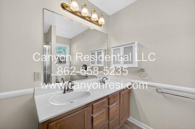 Building Photo - 2035 Ardmore Village Ln