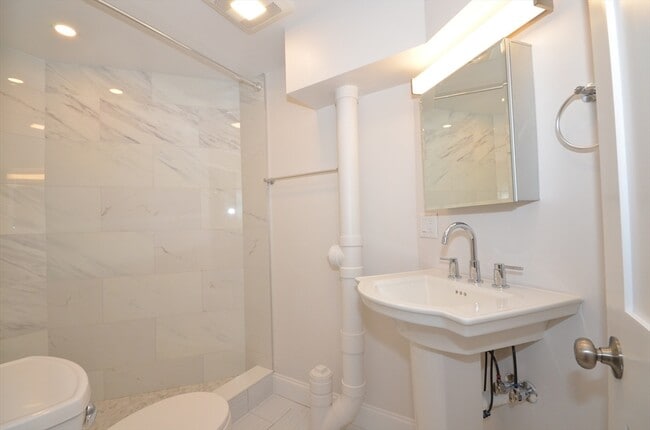 Building Photo - 18 Eaton Ave