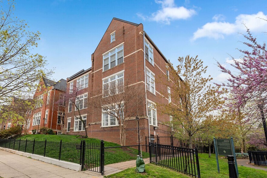 Building Photo - 440 12th St NE