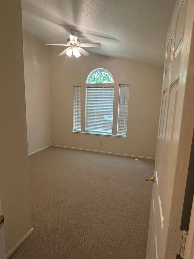 Building Photo - Great Location in the Heart of Auburn