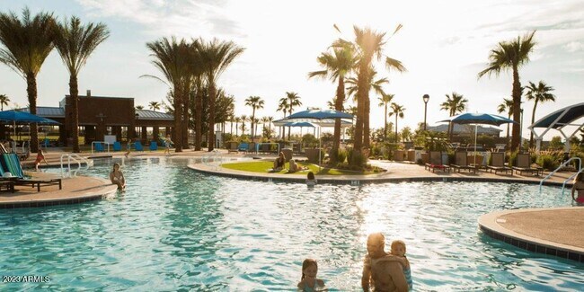 Building Photo - 4163 N Evergreen St