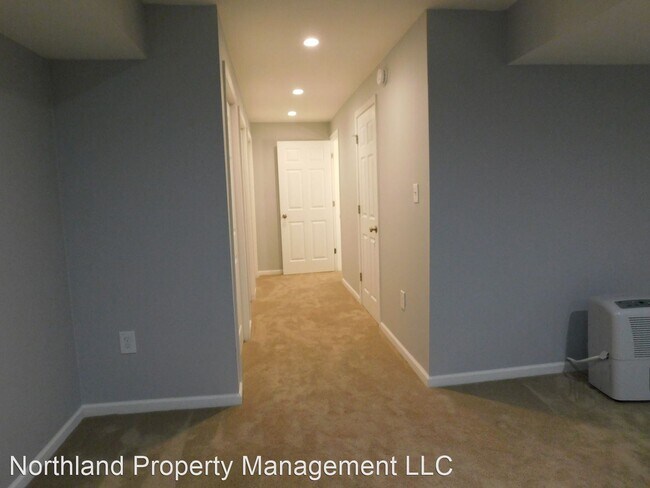 Building Photo - 2 br, 2.5 bath House - 1505 Kent #2