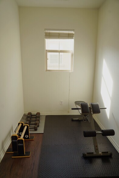 Office Space - 951 N Sunrise Ln