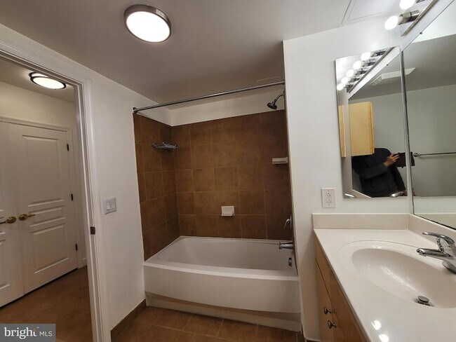 Building Photo - 616 E Street NW Unit 1007