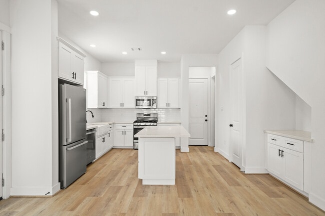 Building Photo - 3419 Tuam St