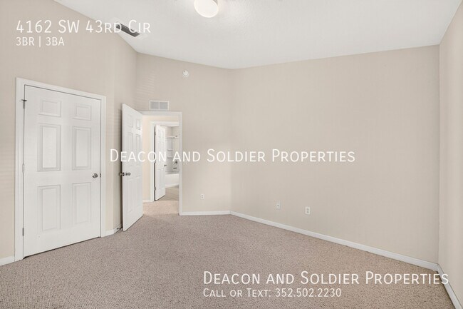 Building Photo - 4162 SW 43rd Cir