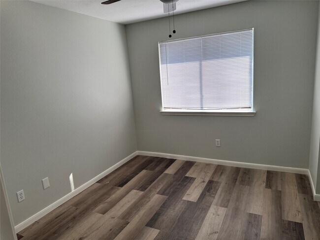 Building Photo - 18131 Beaverdell Dr