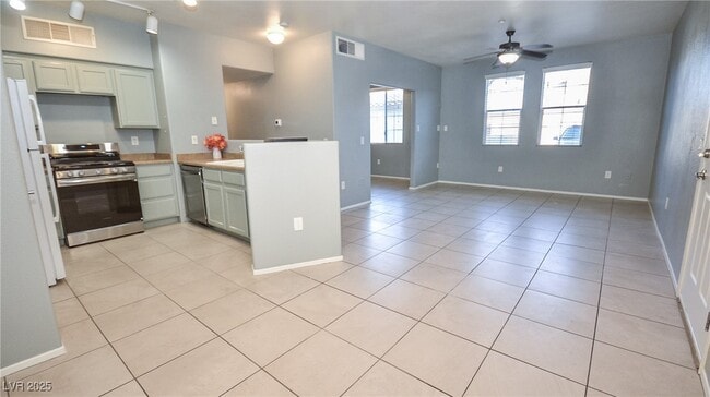 Building Photo - 50 Aura de Blanco St