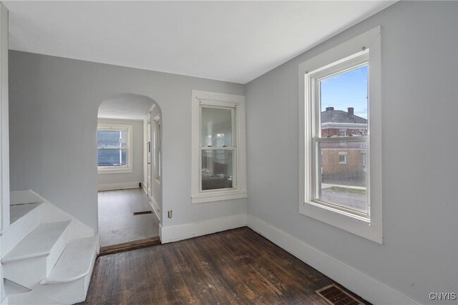 Building Photo - 148 W Cayuga St