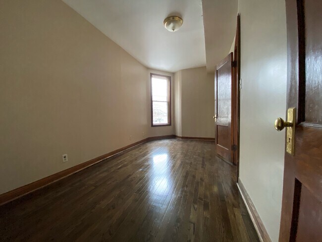 Building Photo - 5619 S Wood St
