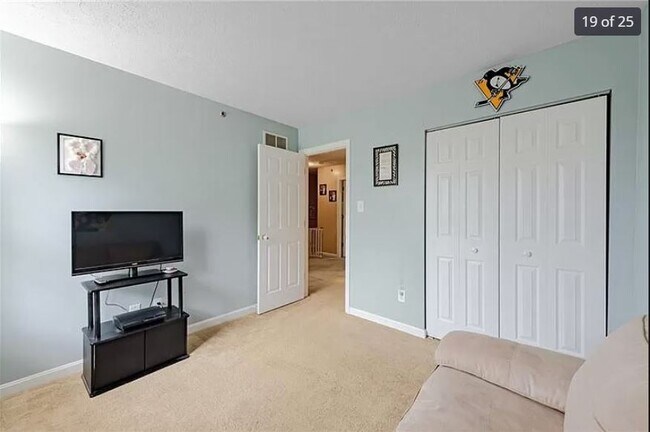 Building Photo - 236 Fieldbrook Dr