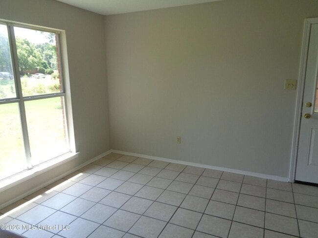 Building Photo - 6120 Somerset Dr