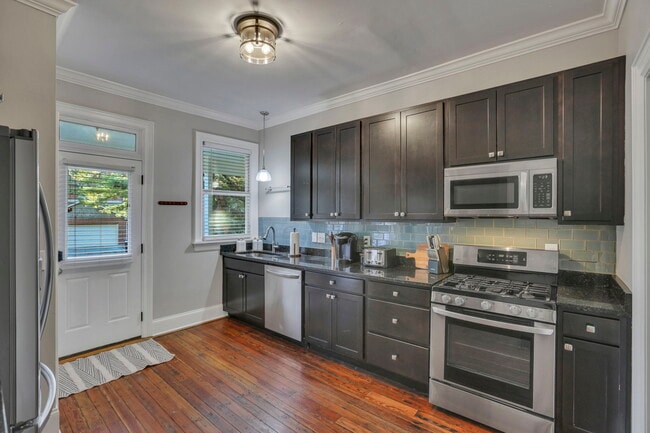 Building Photo - 634 Neil Ave