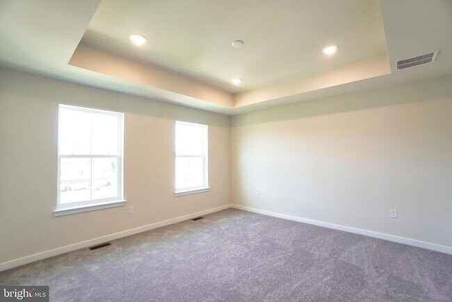 Building Photo - 4823 Lincoln Aly