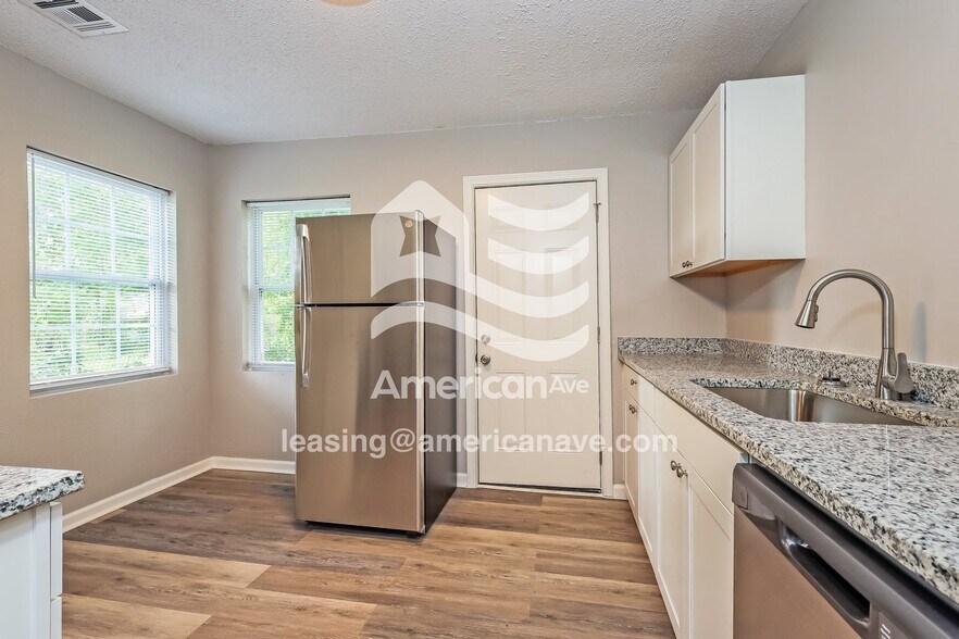 Building Photo - 536 E Ute St