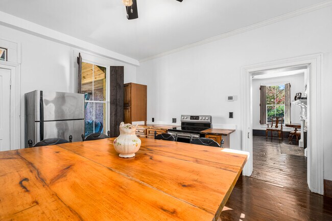 Building Photo - 120 S Cherokee St