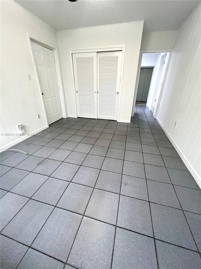 Building Photo - 225 SW 51st Ave