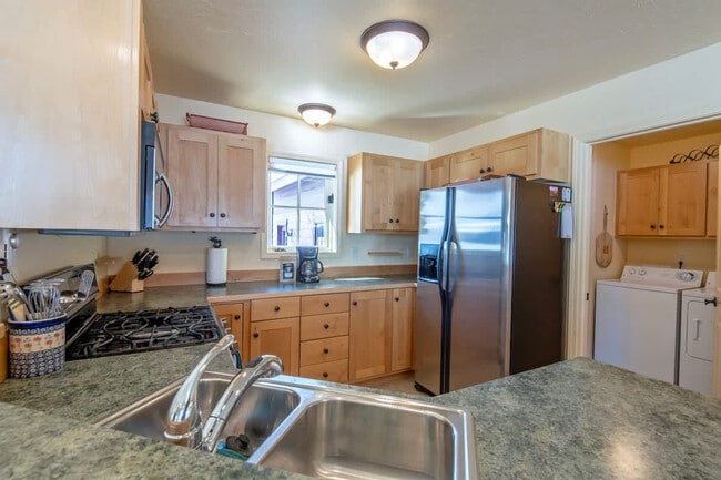 Building Photo - 2022 Creek Resort Cir