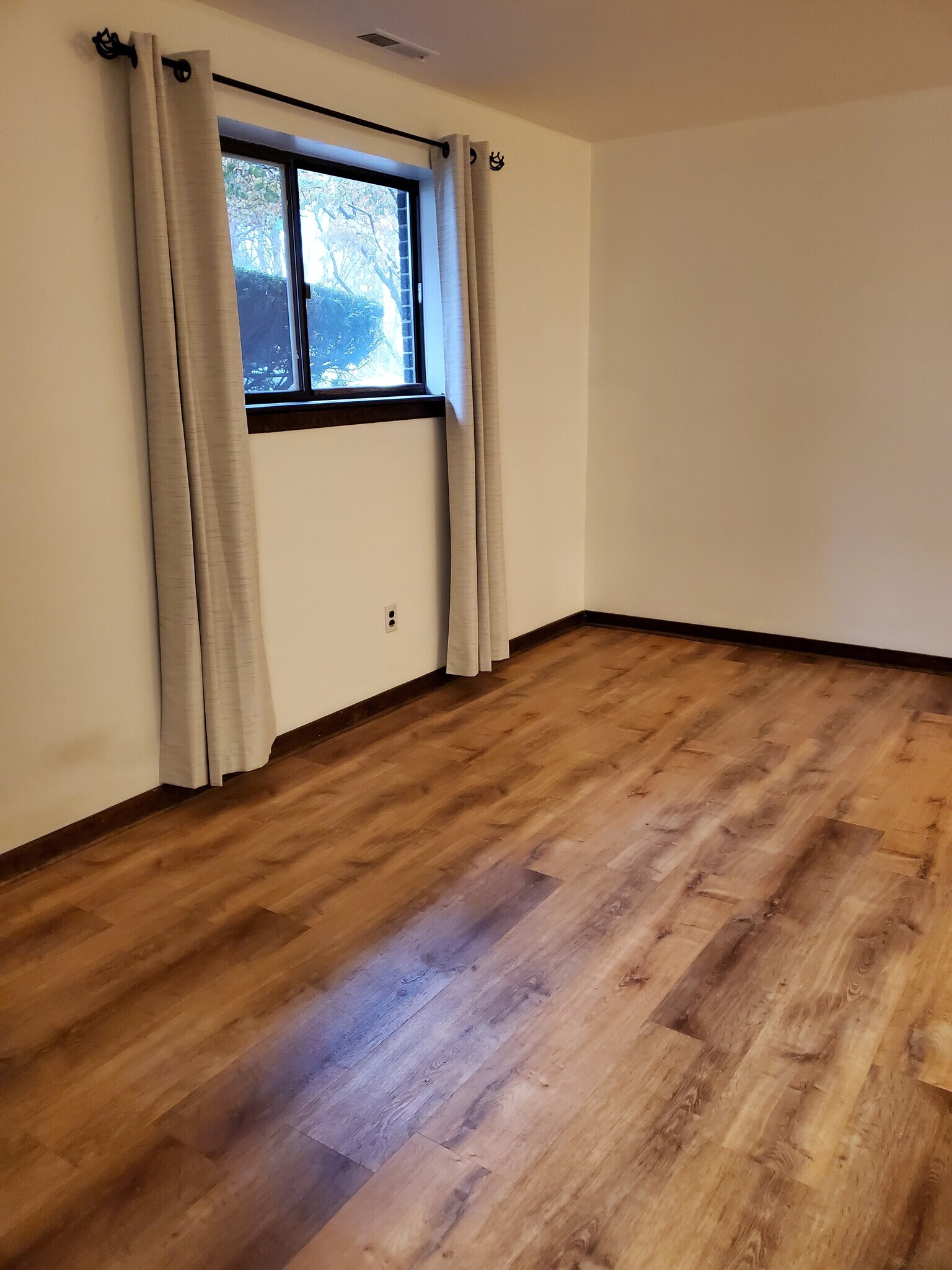 Building Photo - 71 Aiken St