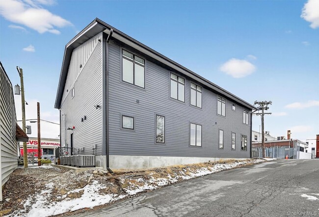 Building Photo - 19 Welling Pl