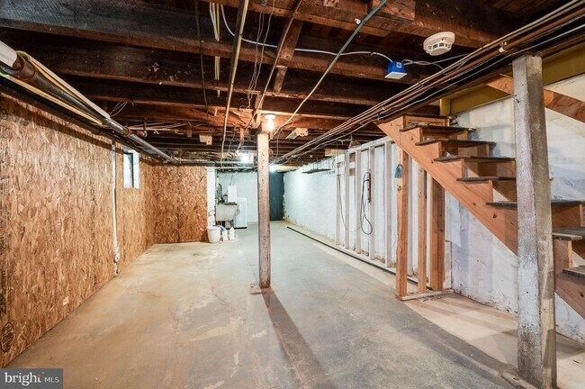 Building Photo - 121 W Arch St