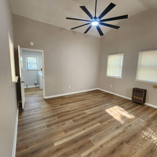 Building Photo - Spacious 3-Bedroom Rancher with Family Roo...