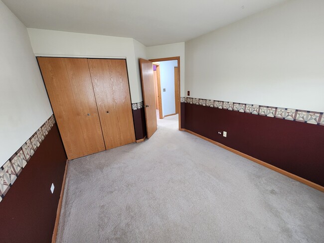 Building Photo - 5512 Stonybrook Dr