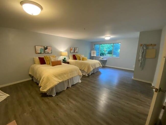 Building Photo - Mid-Century Gregory Heights 4 bedroom 2.25...