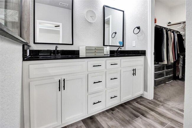Building Photo - 7307 Diamond Dove Dr