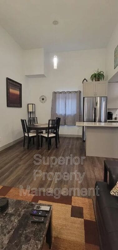 Building Photo - 824 9th St