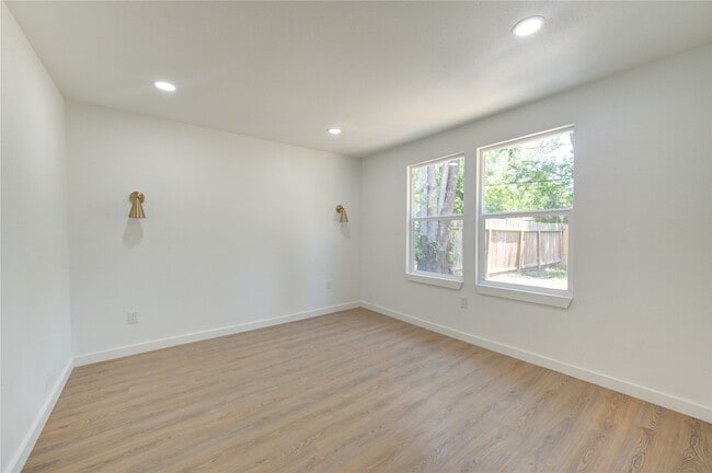 Building Photo - 6725 Madrid St