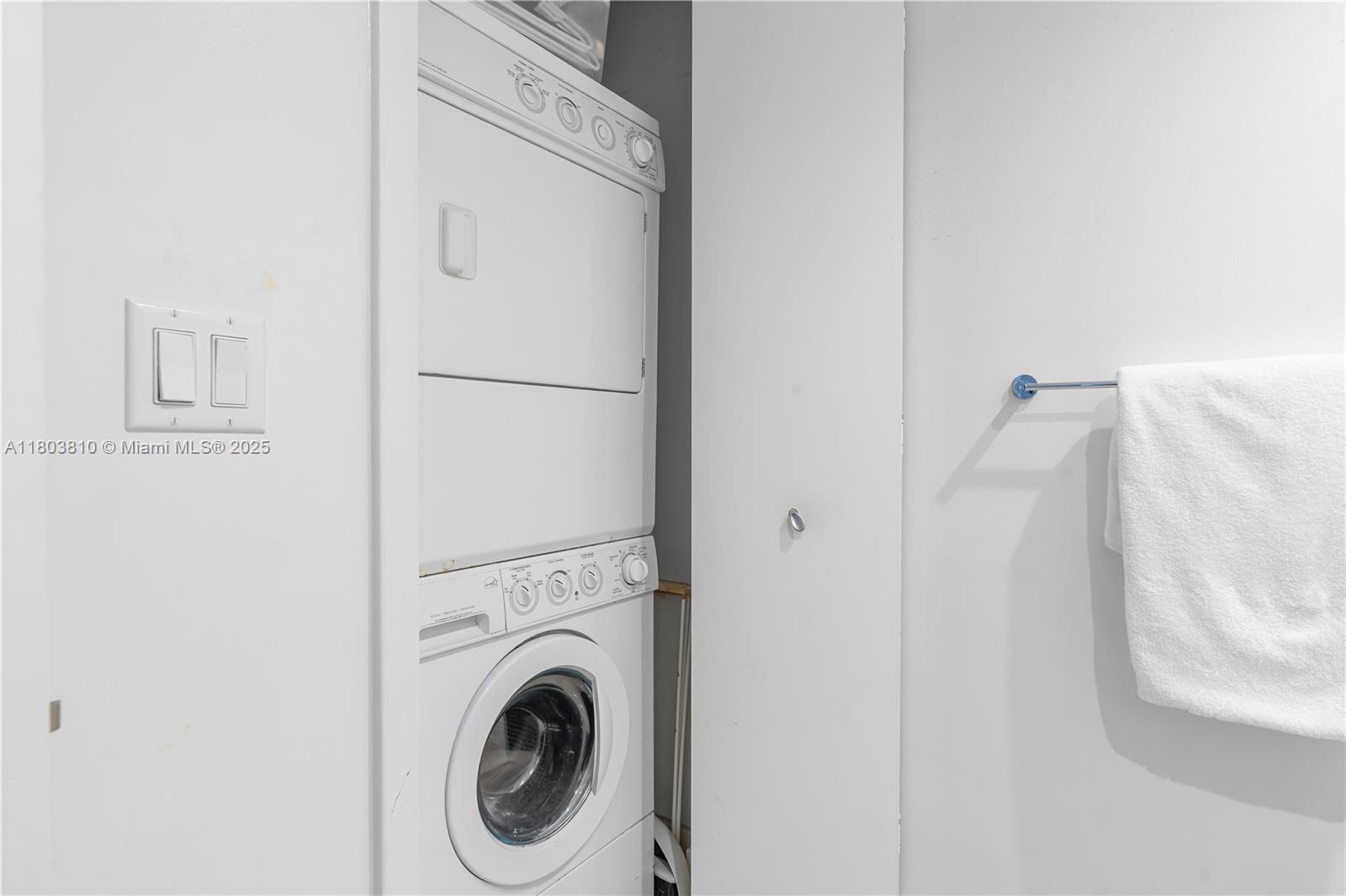 Building Photo - 17121 Collins Ave