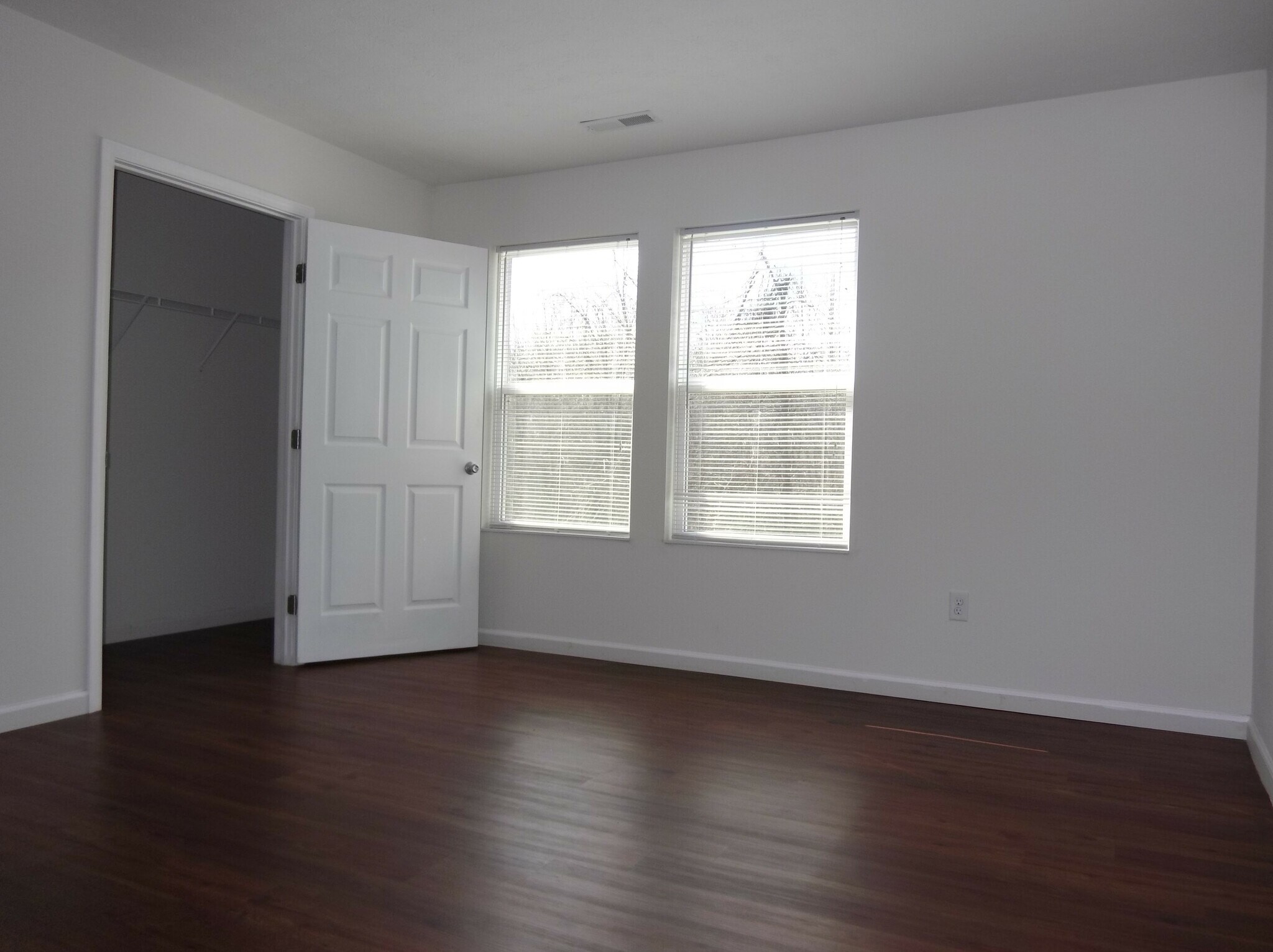 Building Photo - 1712 Athens Dr