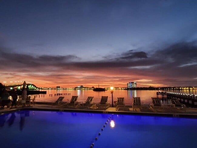 Building Photo - 2 bedroom 2 bath Direct river front.