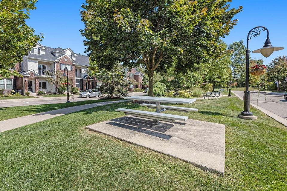 Building Photo - 331 Scio Village Ct