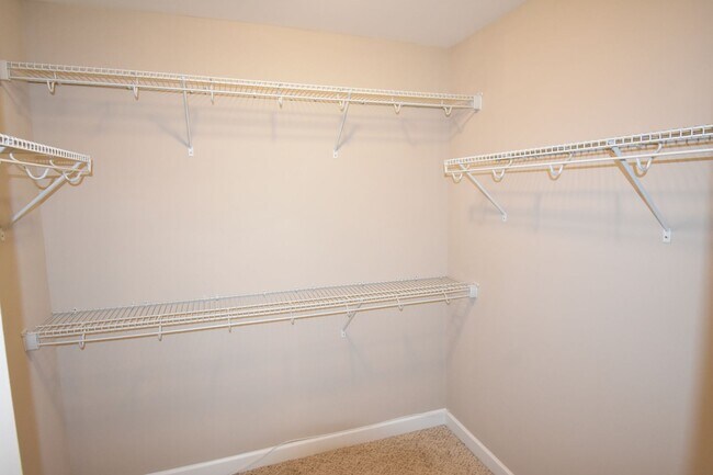 Building Photo - 4 Bedrooms and 2.5 Baths- PET CONSIDERED!
