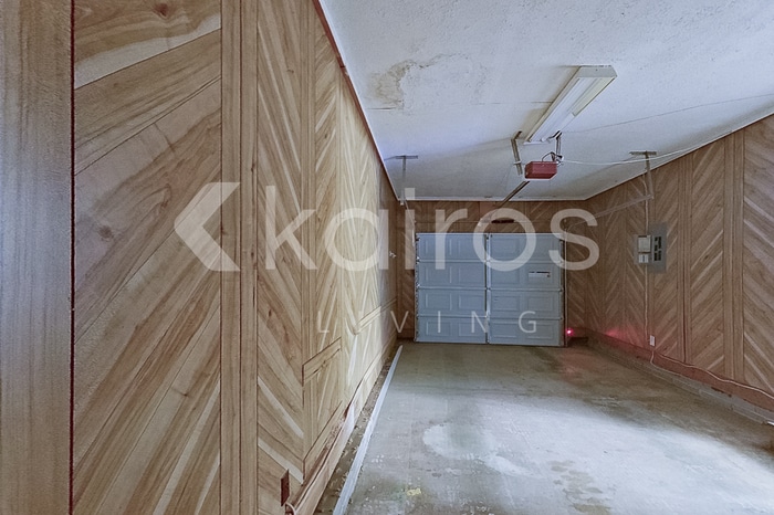 Building Photo - 2319 Applewood Dr