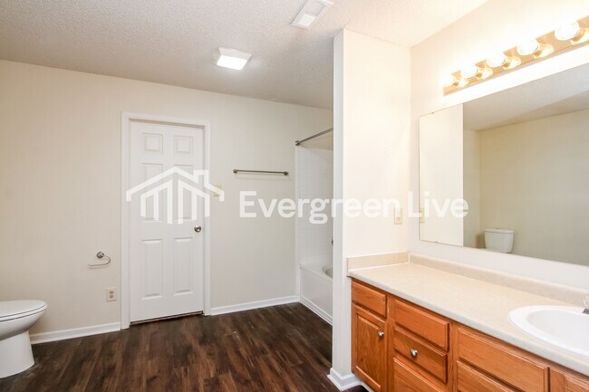 Building Photo - 1806 Sonesta Ln