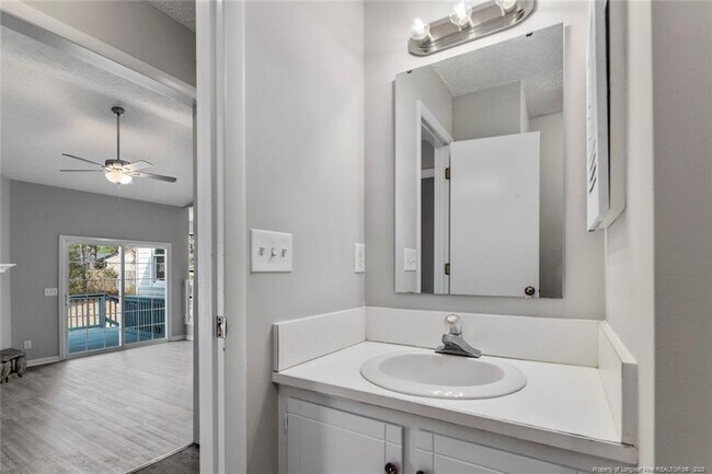 Building Photo - 7005 Pantego Dr