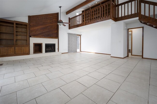 Building Photo - 2400 Northwood Ln