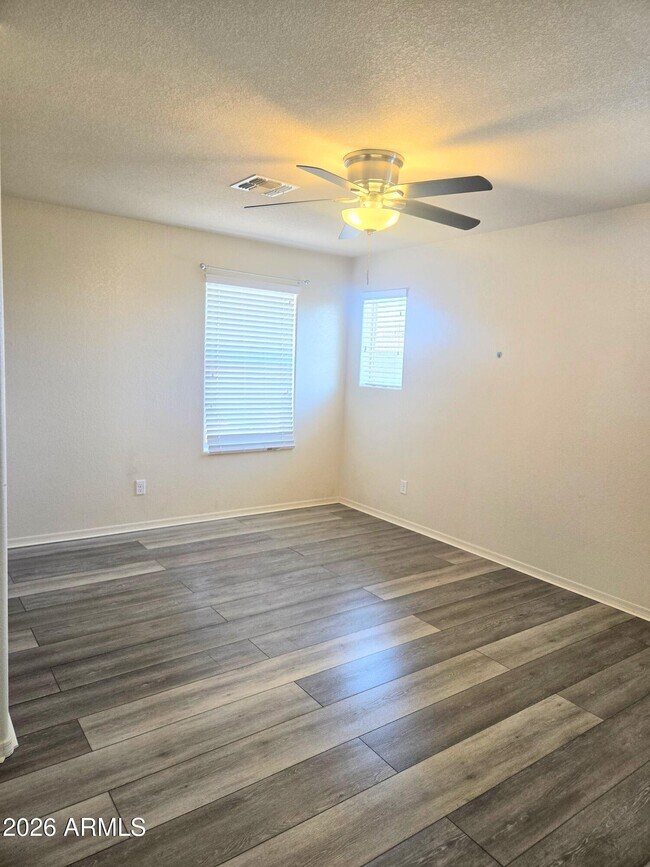Building Photo - 1229 Questa Ct
